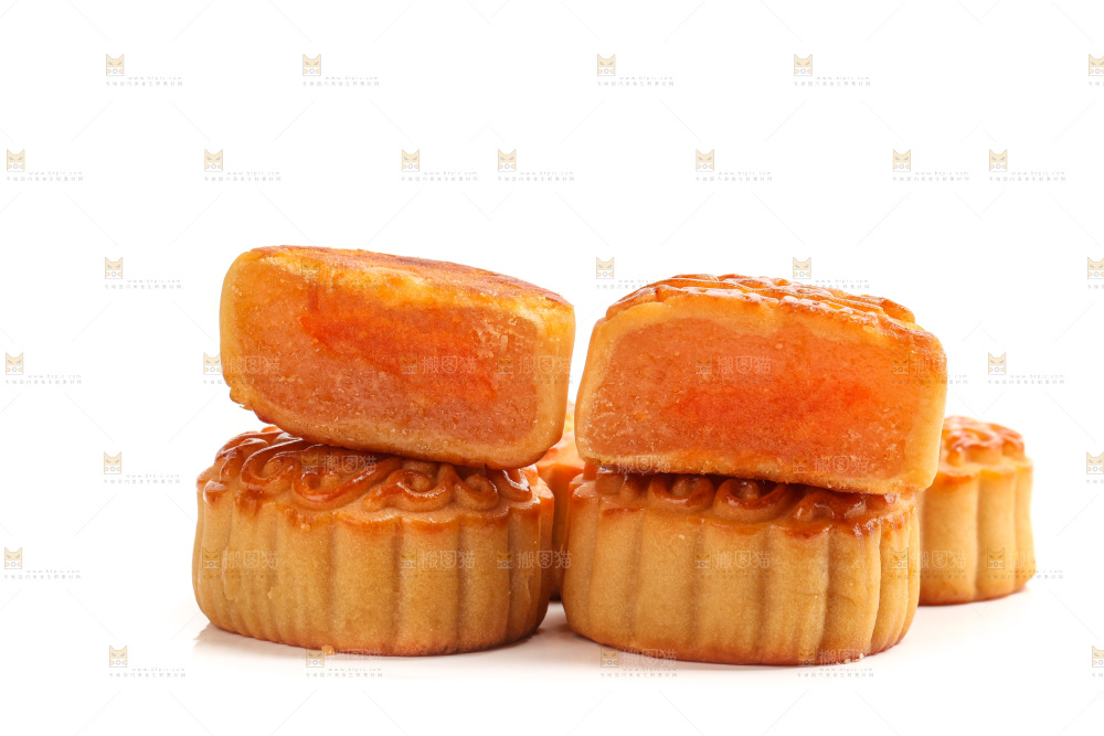 白底上的广式蛋黄月饼