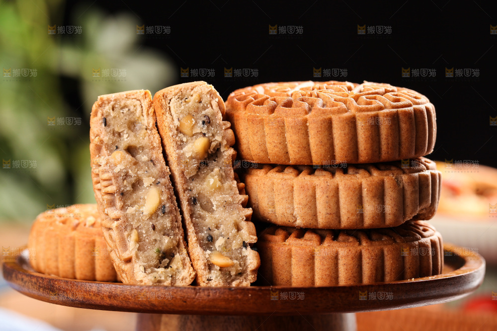 盘子里的荞麦五仁月饼