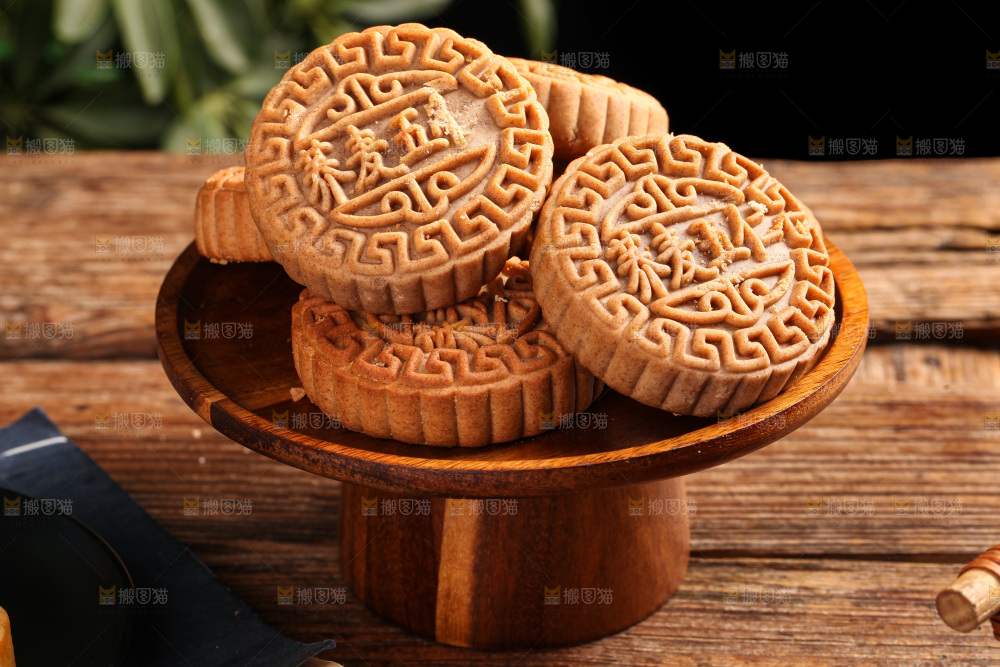 盘子里的荞麦五仁月饼
