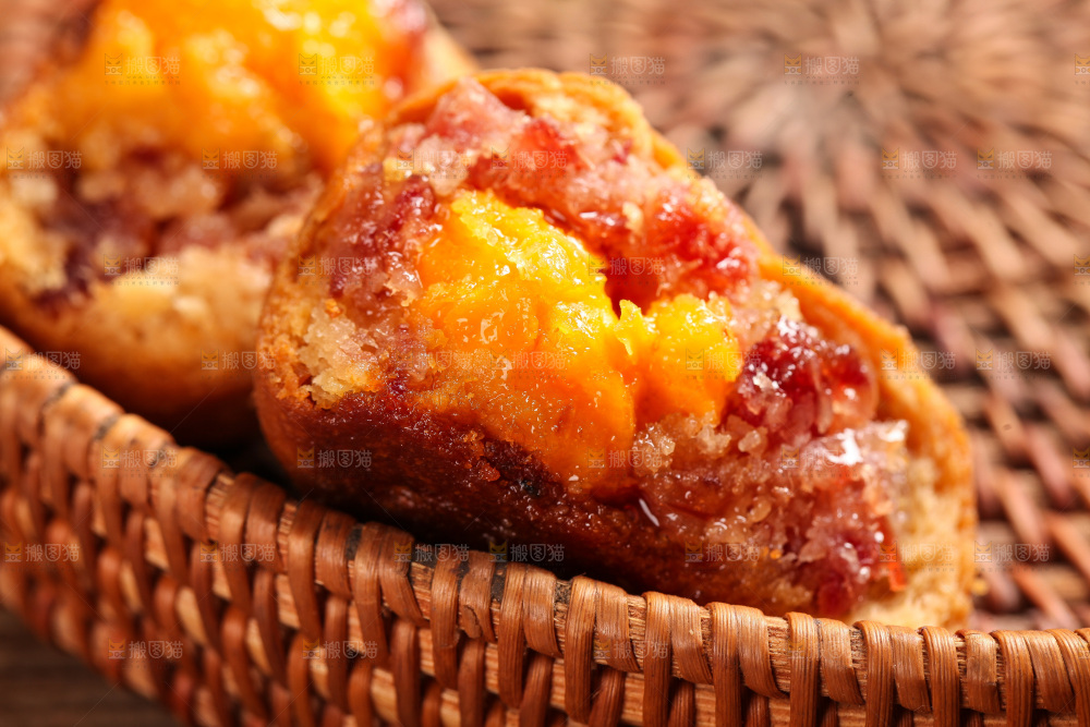 篮子里的火腿蛋黄月饼