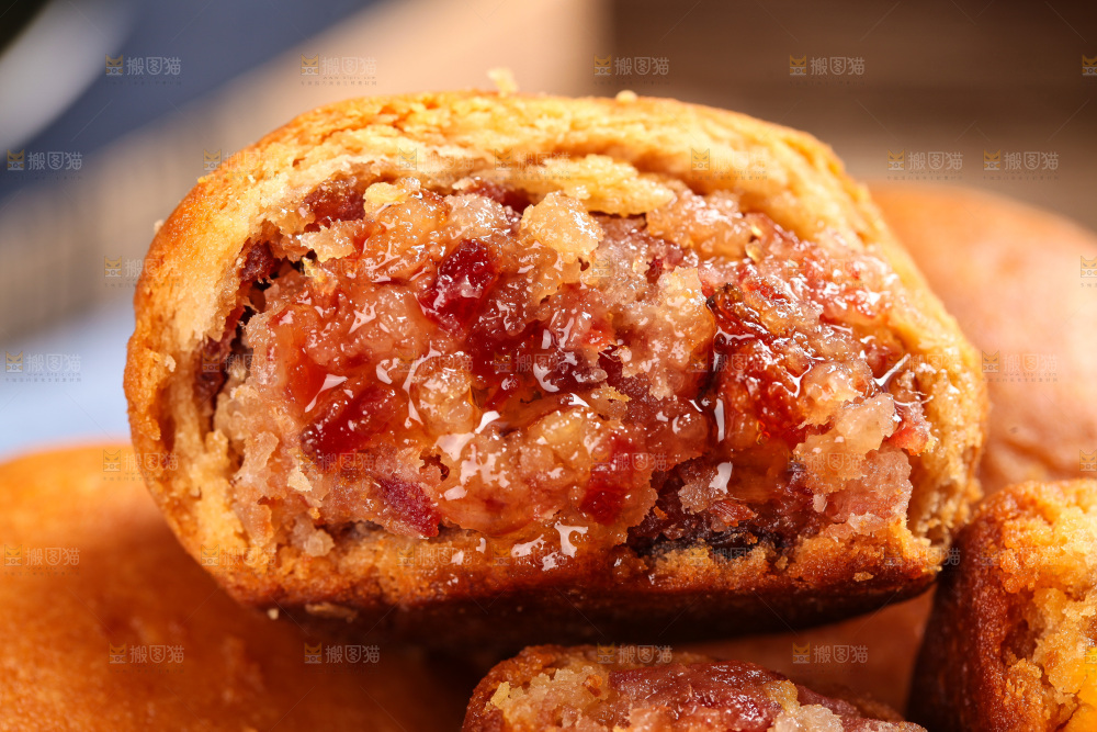 堆放着火腿蛋黄月饼