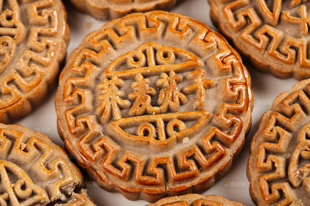 盘子里的荞麦苏子月饼