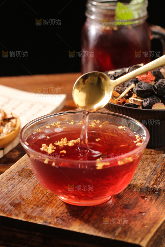 木底上放着酸梅汤
