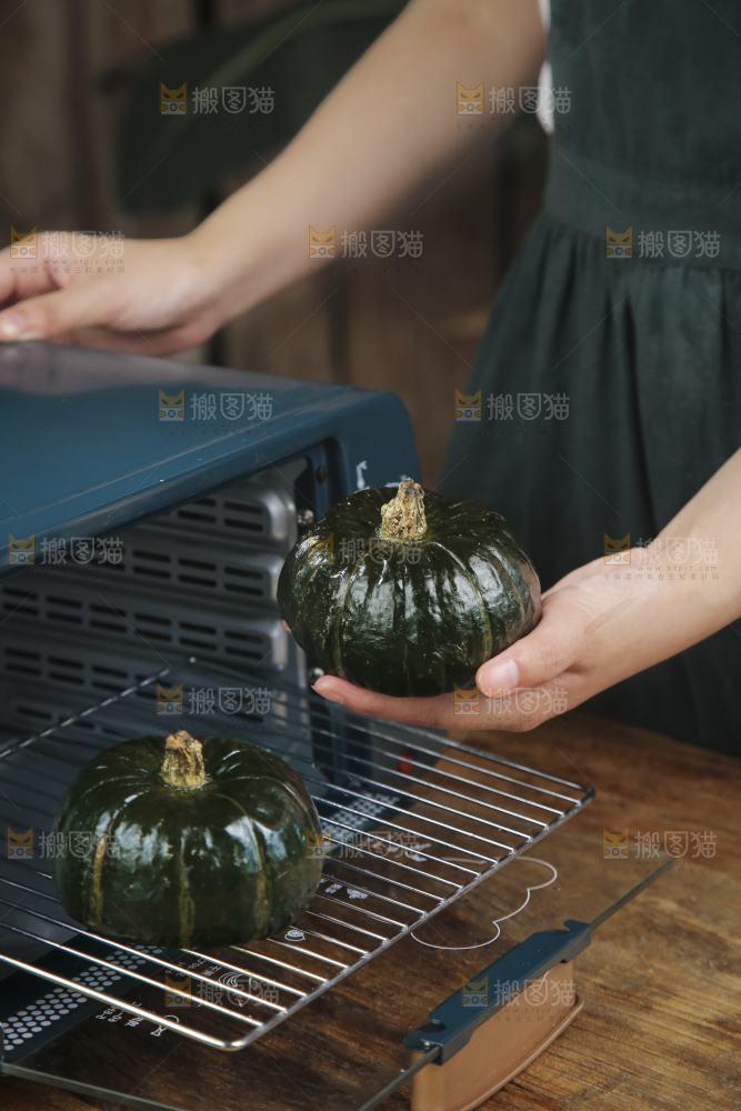 正放在微波炉里贝贝南瓜