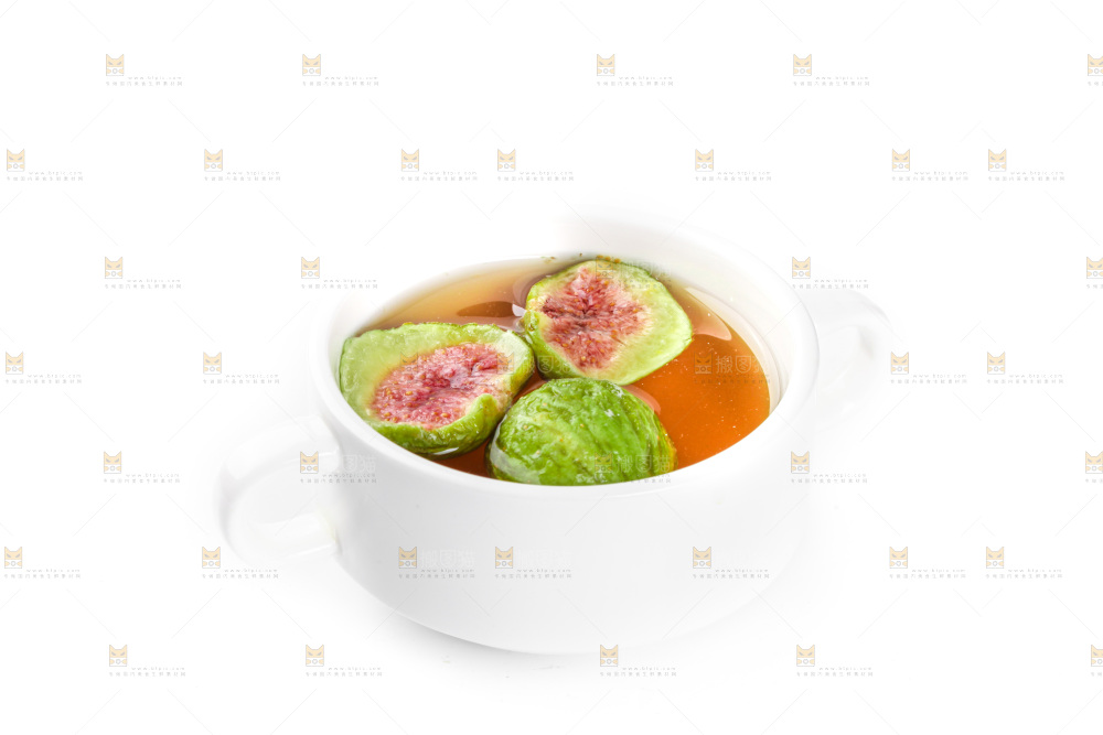 白底上放着无花果茶