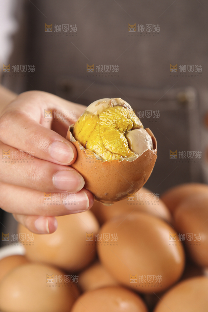 手上拿着活珠子