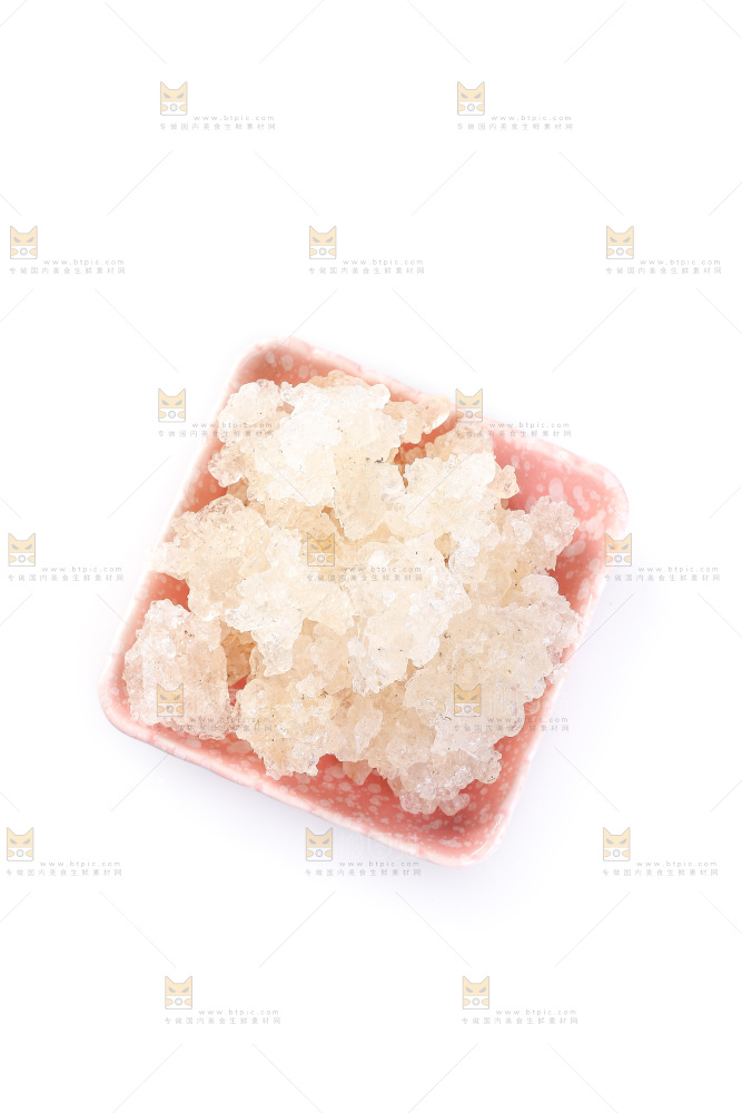 碟子里放着雪燕