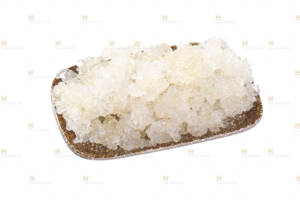 白底上放着一盘雪燕