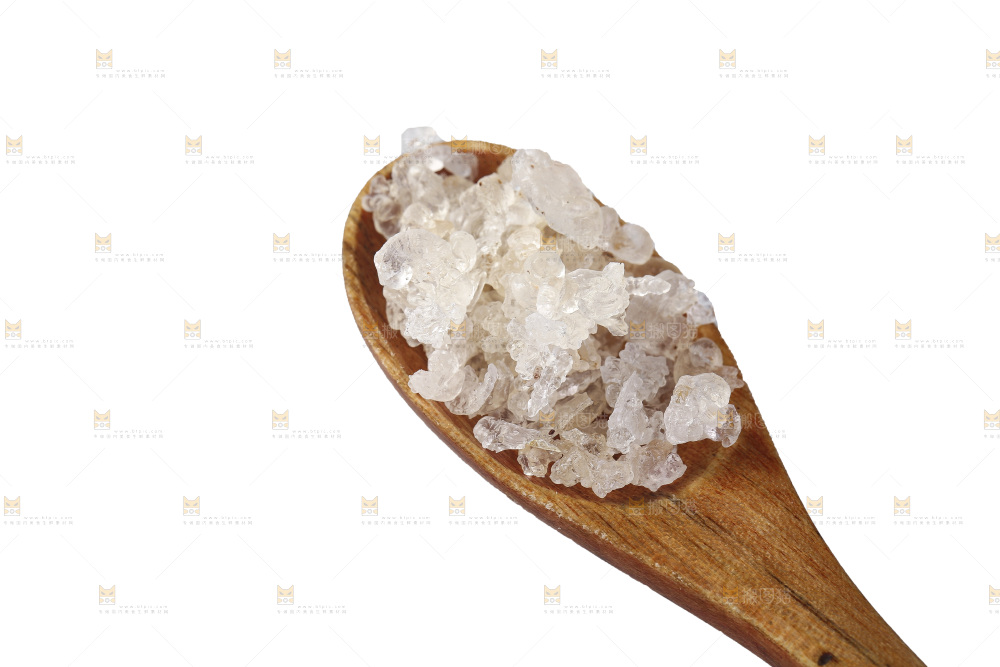 勺子上舀着雪燕