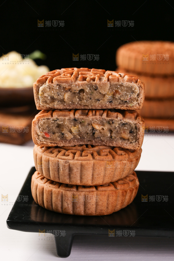 白底上的荞麦五仁月饼