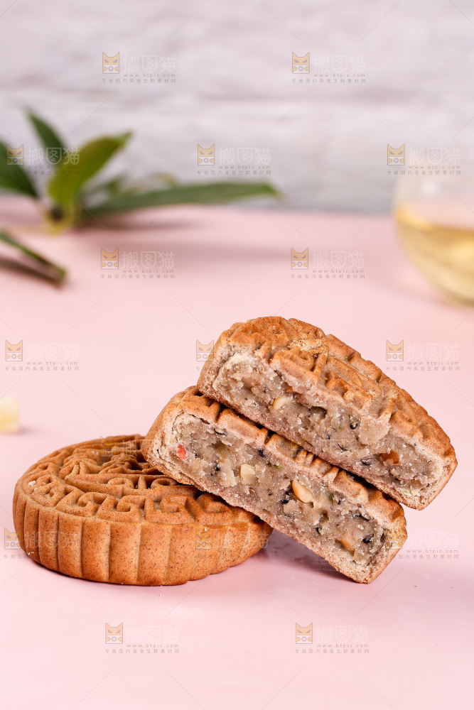 浅底上的荞麦五仁月饼