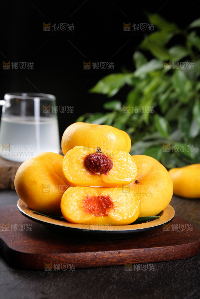 盘子里的黄蟠桃
