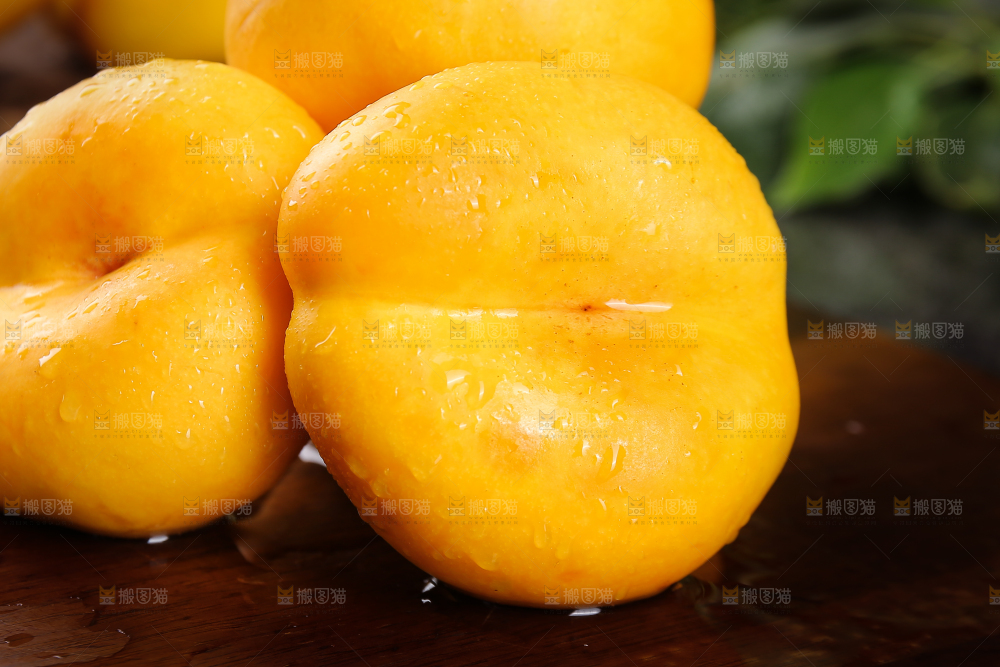 深底上的黄蟠桃