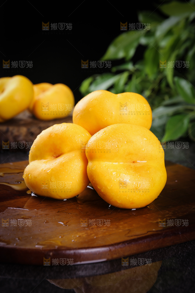 深底上的黄蟠桃