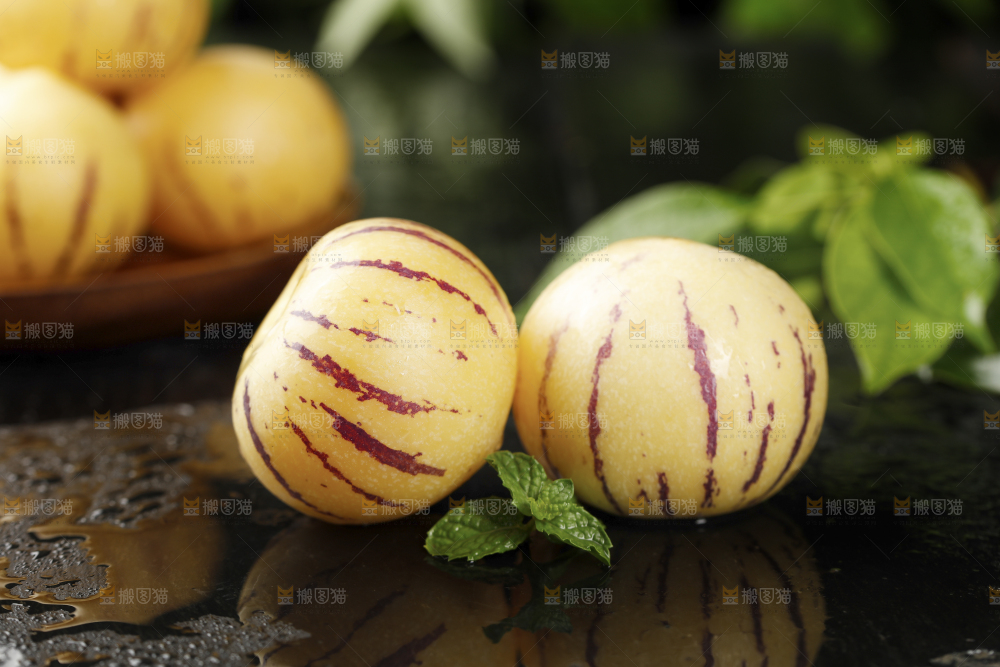 黑石板上的人参果
