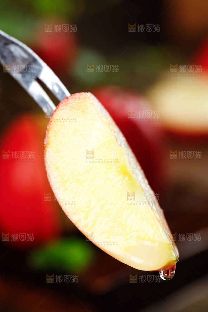 深底上摆放着海棠果