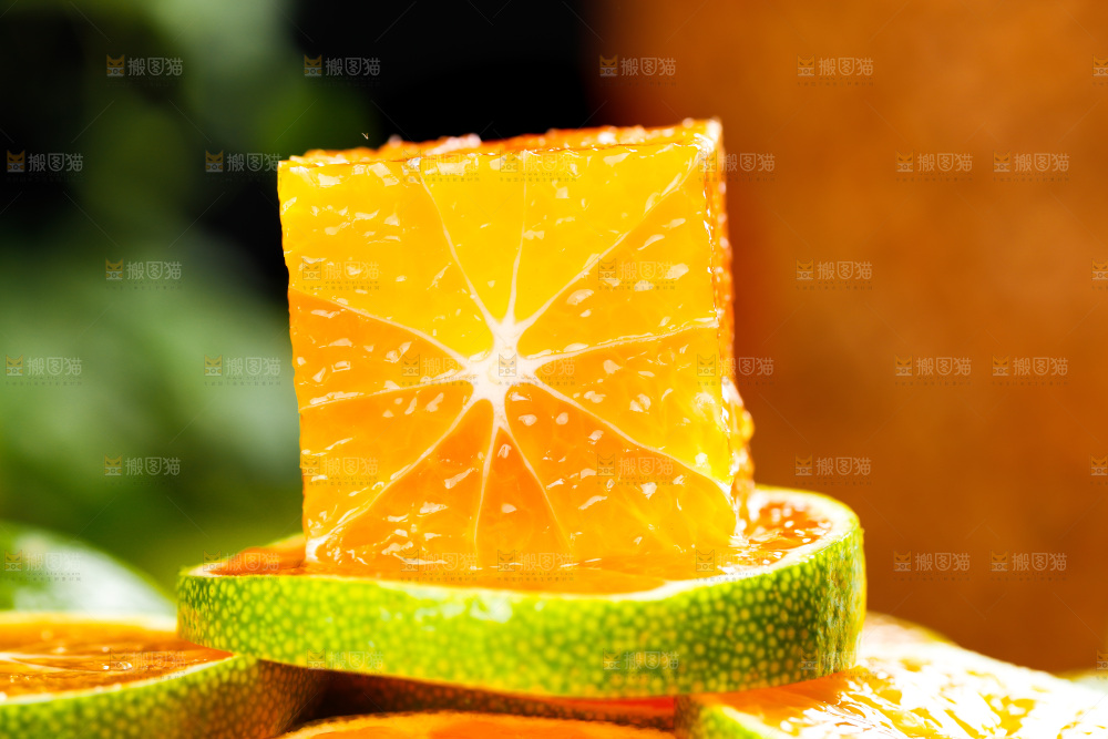 篮子里放着蜜桔
