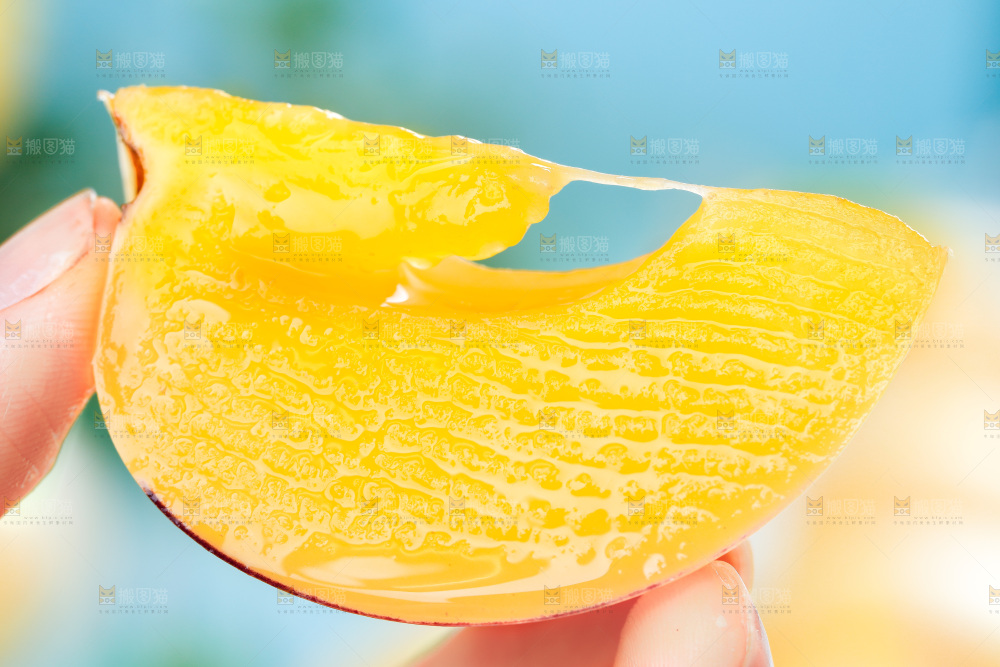 手里拿着人参果