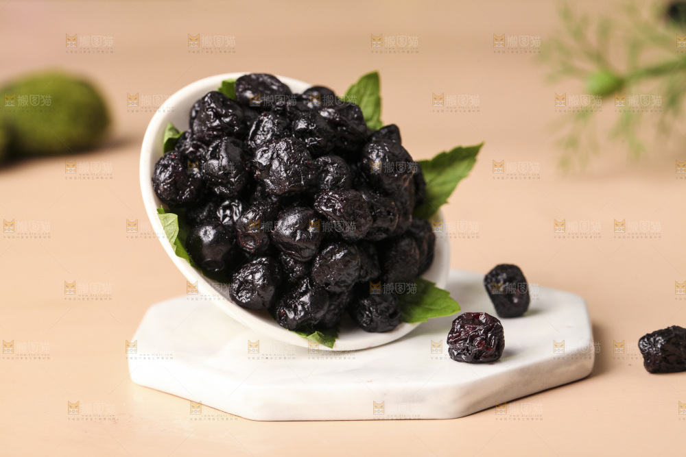 一碟蓝莓果干