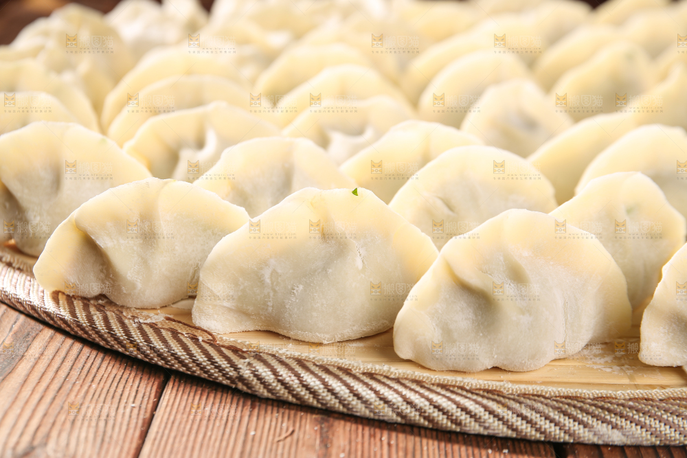 木垫上放着的饺子