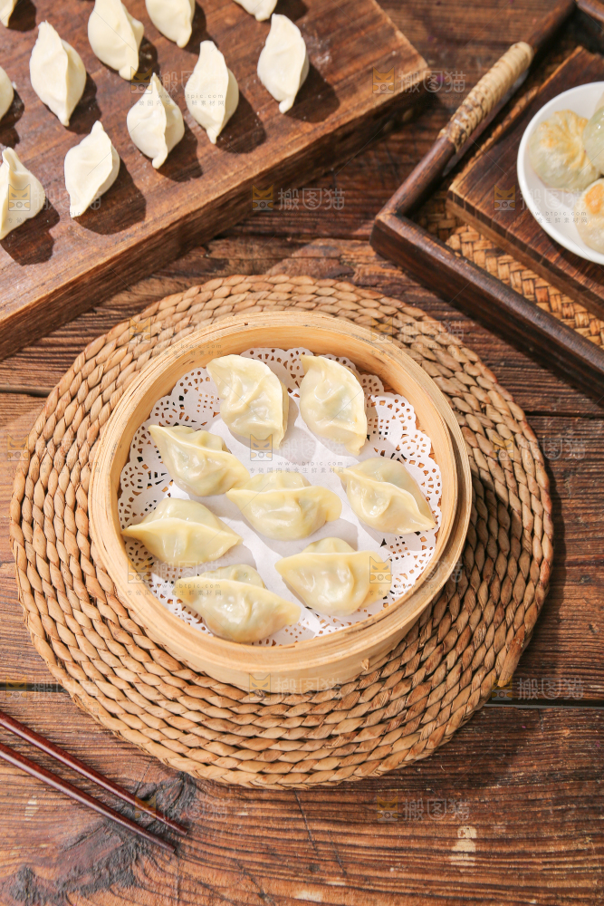 蒸笼里的蒸饺
