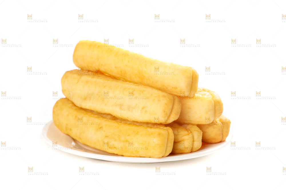 白底上的一盘油条