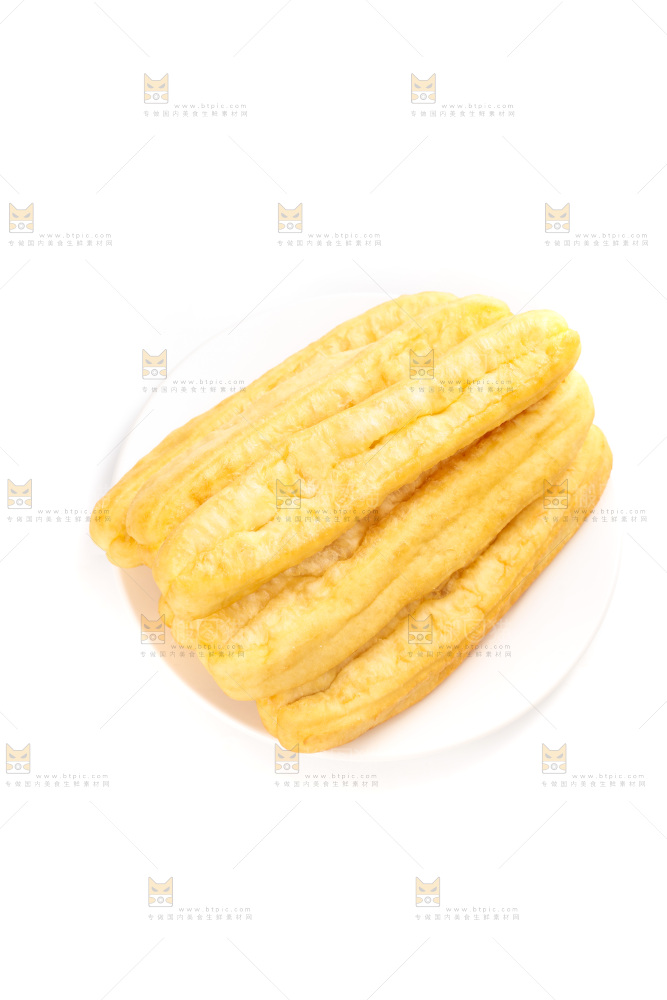 白底上的一盘油条