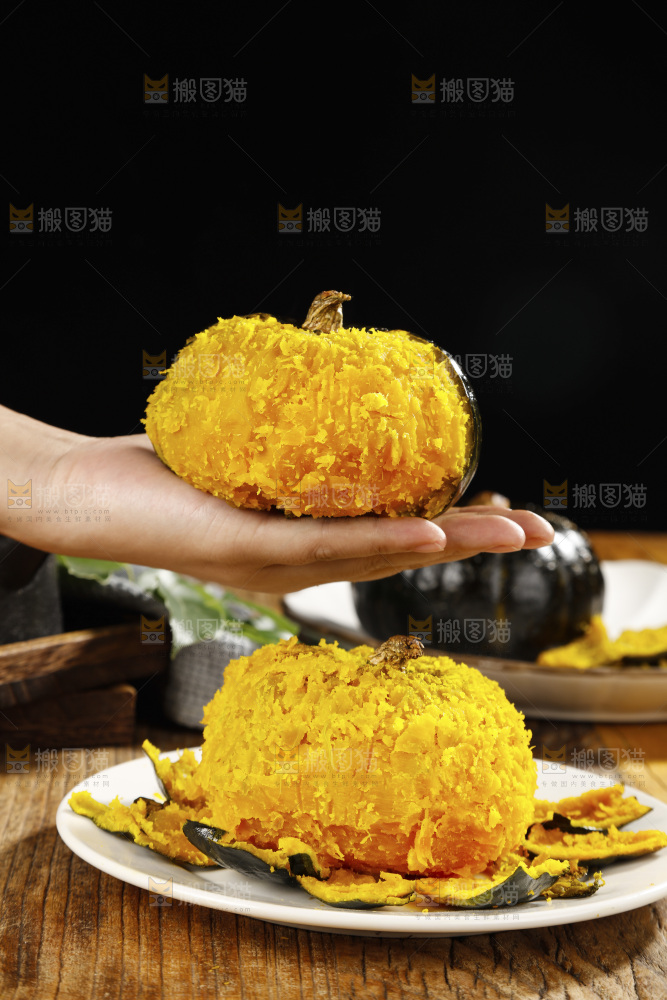 手上放着的板栗南瓜