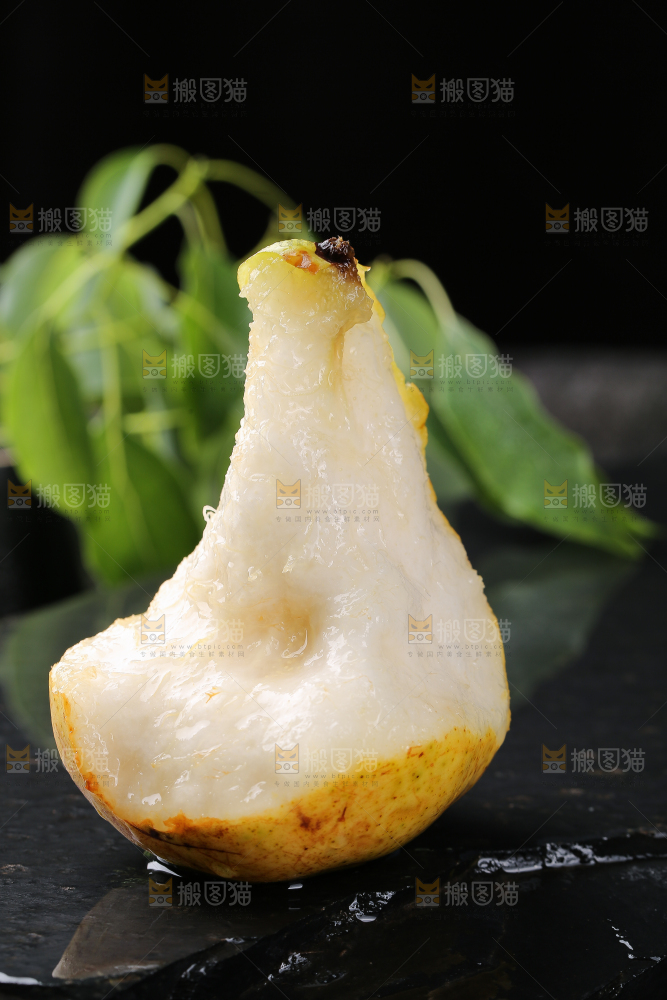 黑底上放着烟台太婆梨
