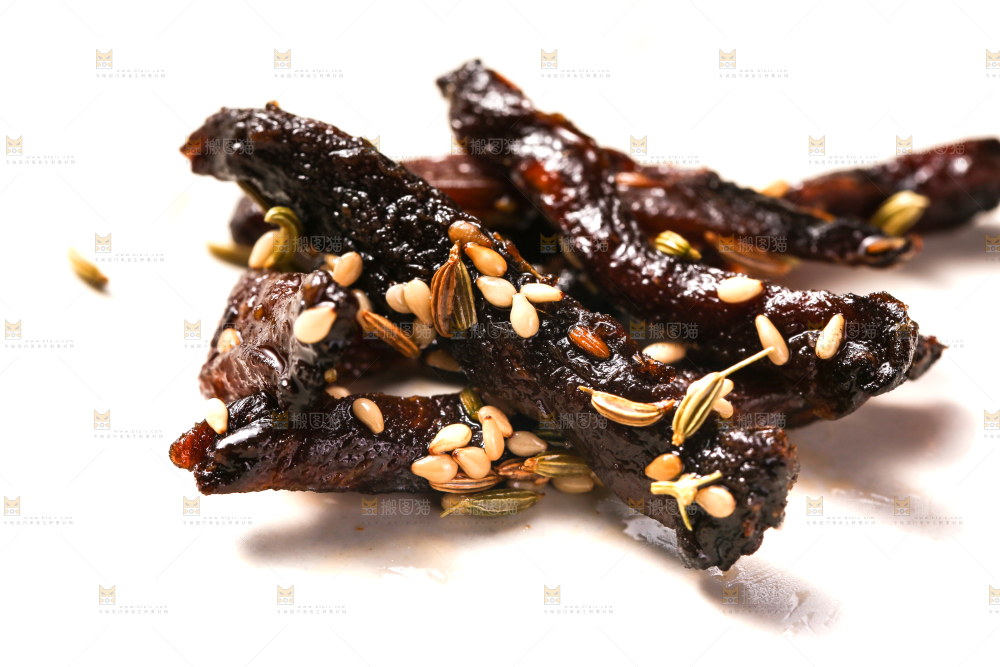 白底上的孜然芥肉条