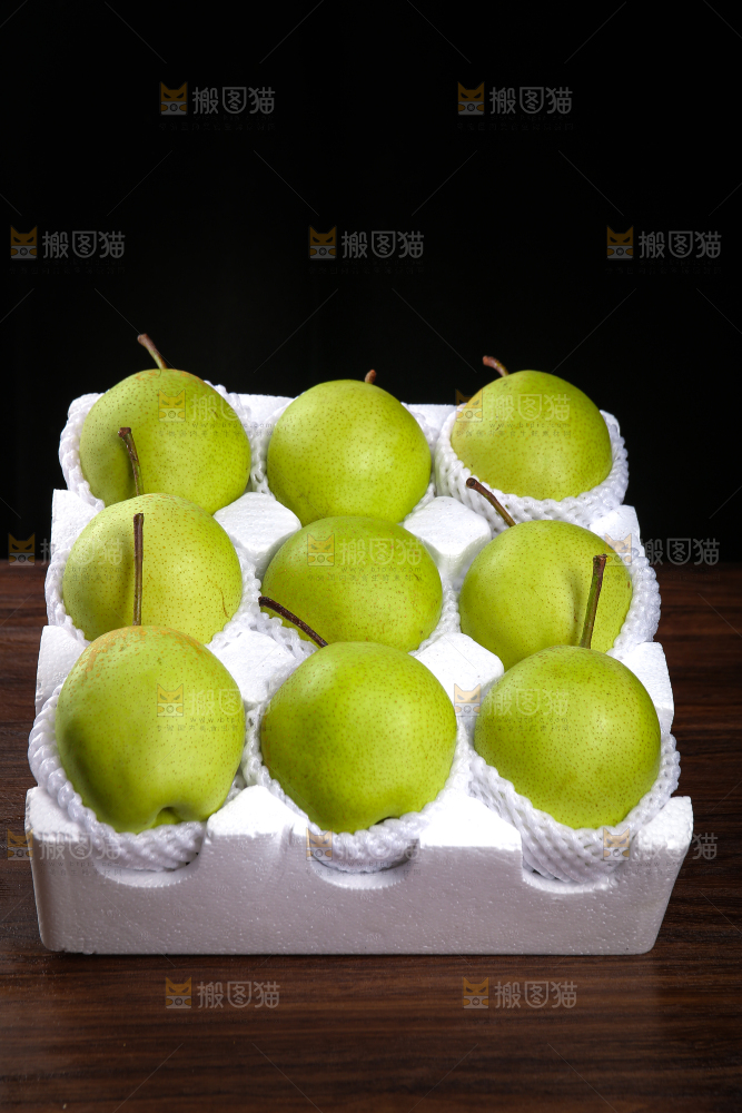 木底上礼品箱里的陕西早酥梨