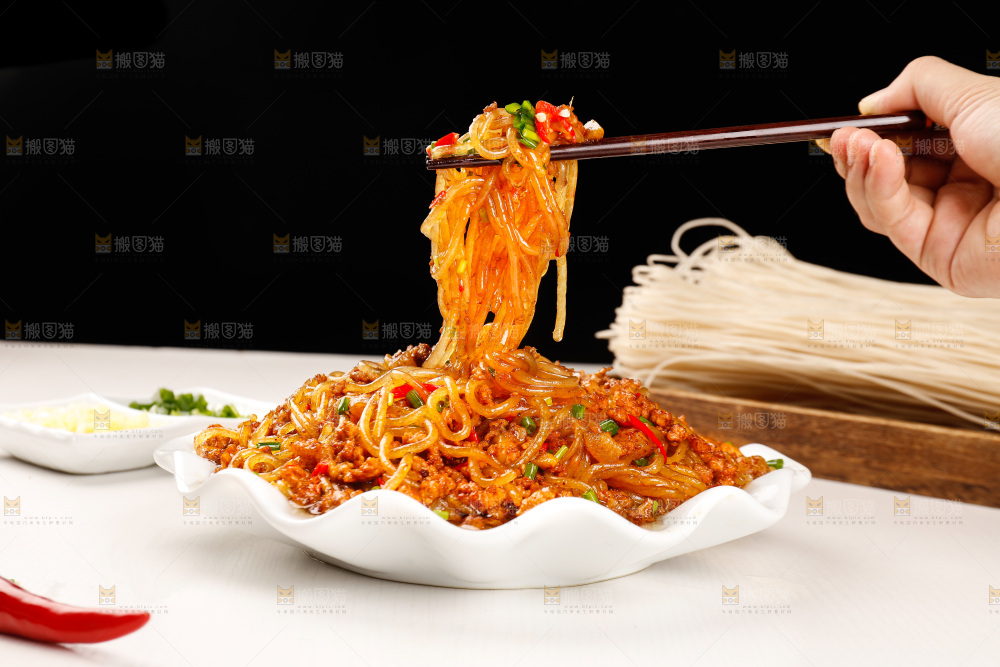 筷子上夹着蚂蚁上树