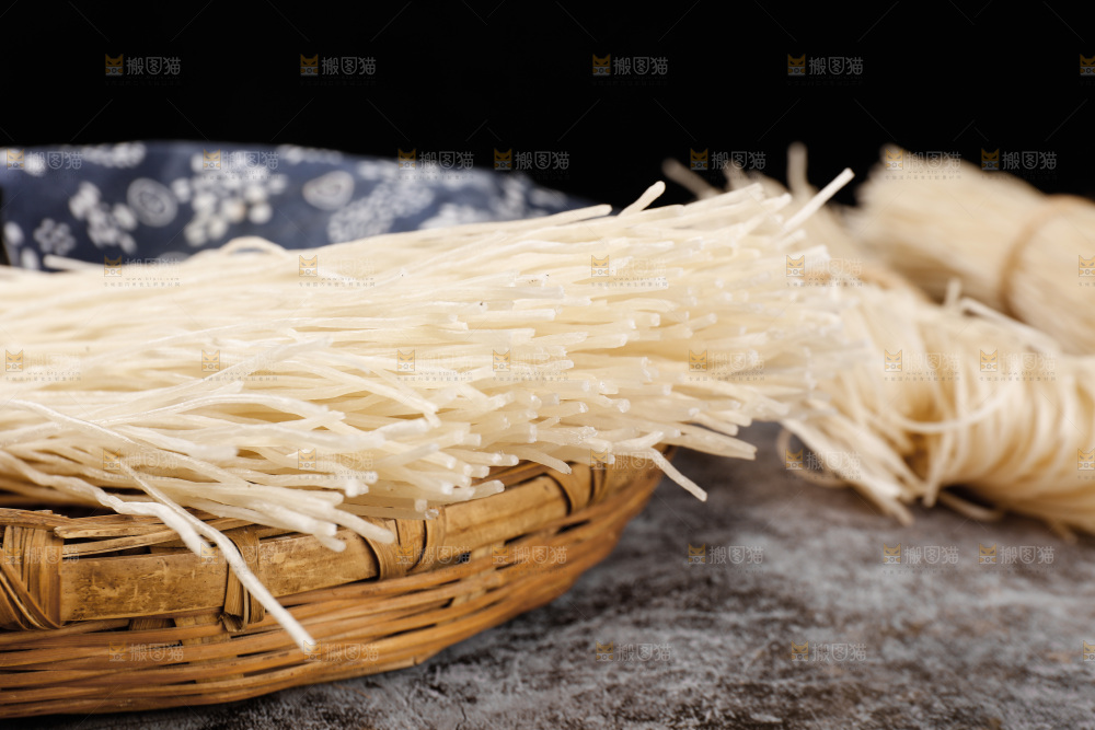 篮子里的葛根粉条
