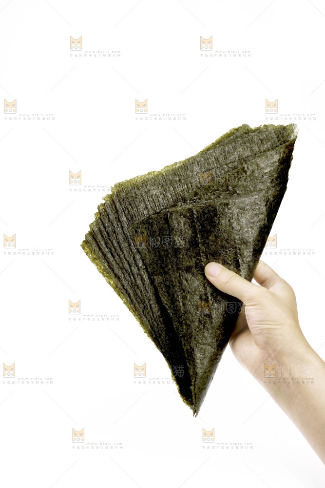 手里拿着海苔片