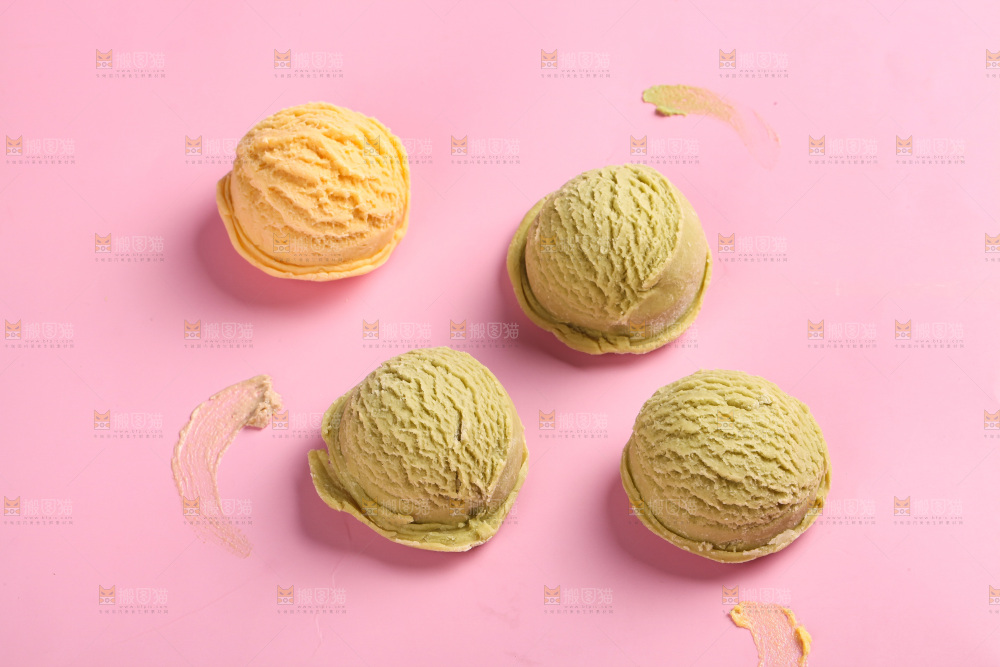 浅底上的冰淇淋球