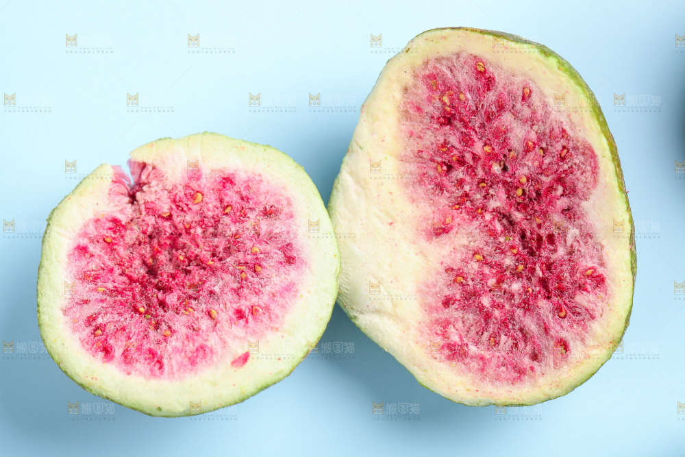 浅底上的无花果冻干