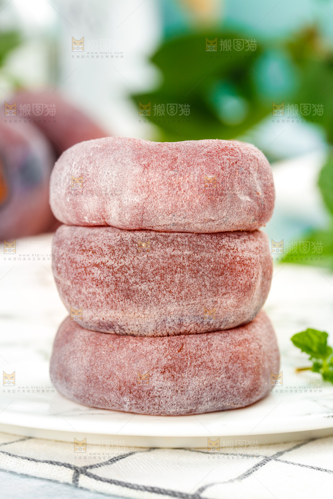 盘子里的圆柿饼