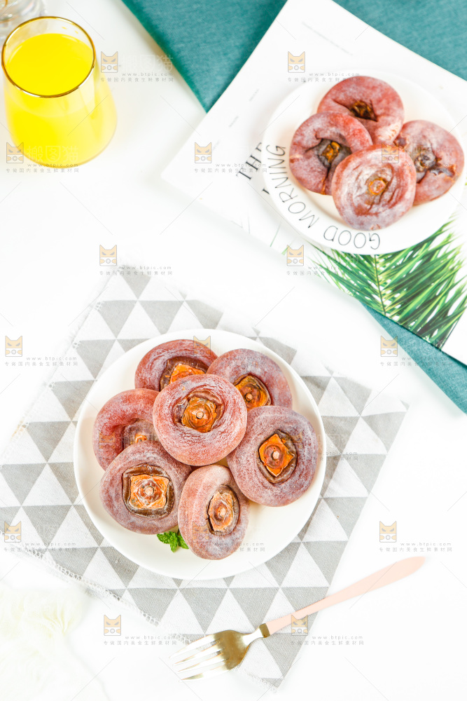 盘子里的霜降流心柿饼