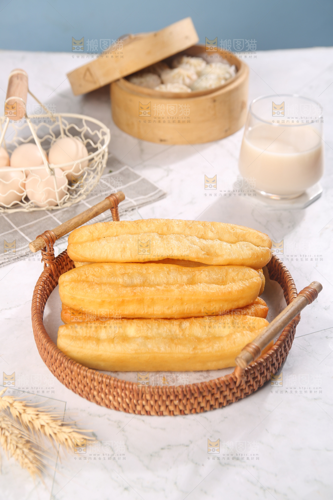 篮子里的炸油条