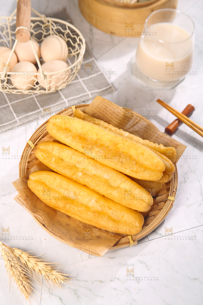 篮子里的香脆油条