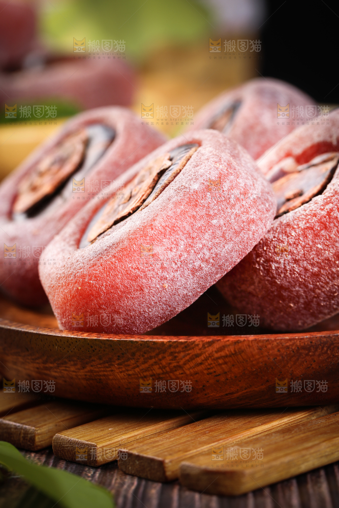 一盘圆柿饼