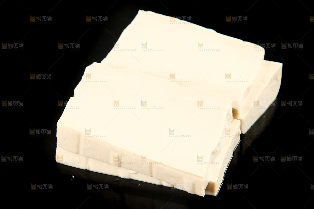 黑底上放着豆腐块