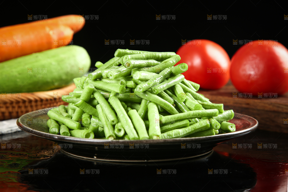 黑底上一盘豆角