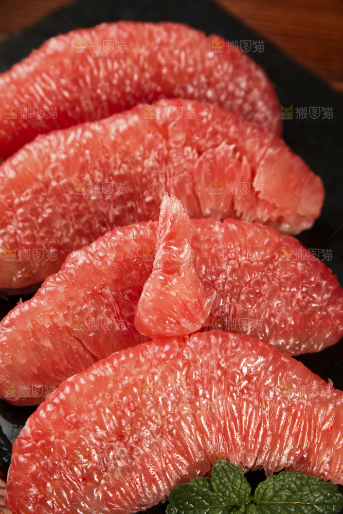 黑底上的福建红心蜜柚