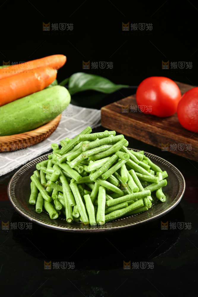 黑底上一盘豆角