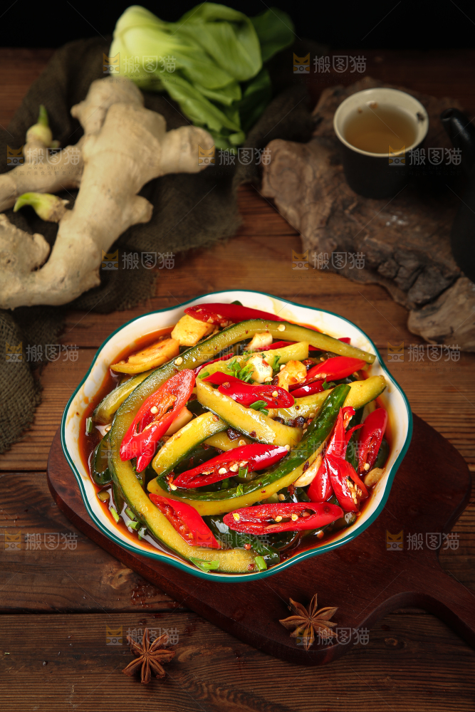 一盘开胃腌黄瓜