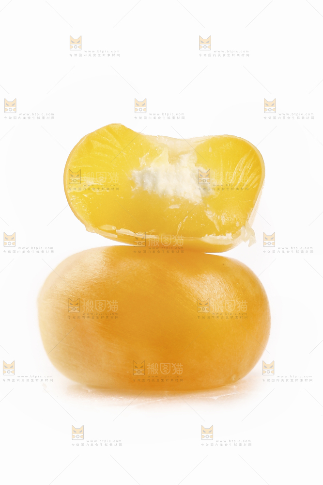 白底上的玉米粒