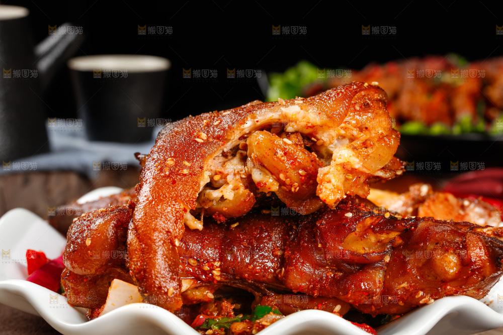 一盘香酥烤猪蹄