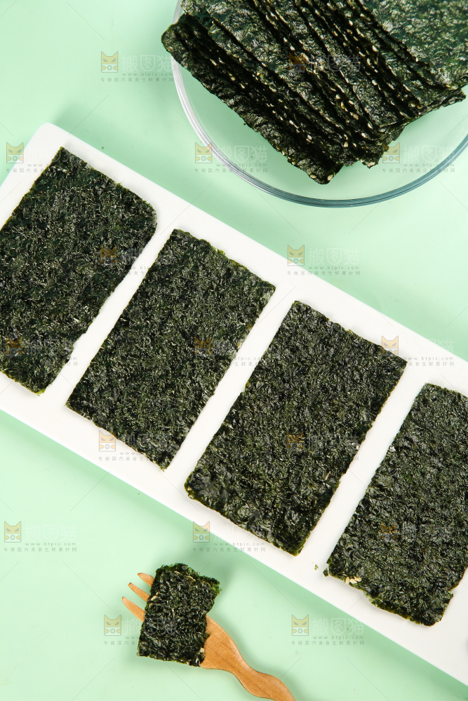 盘子里的海苔片