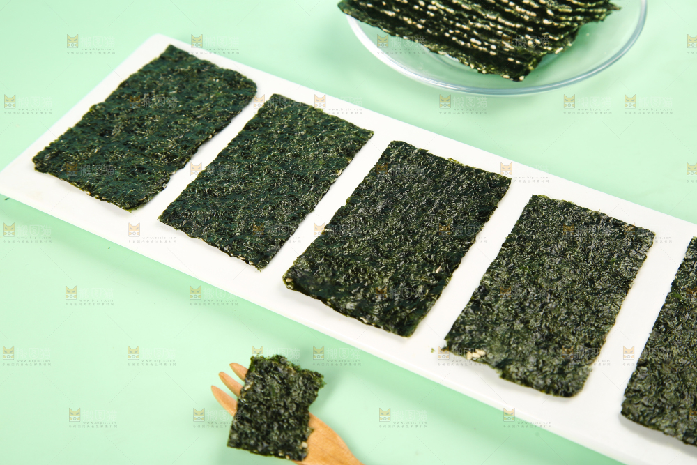 盘子里的海苔片